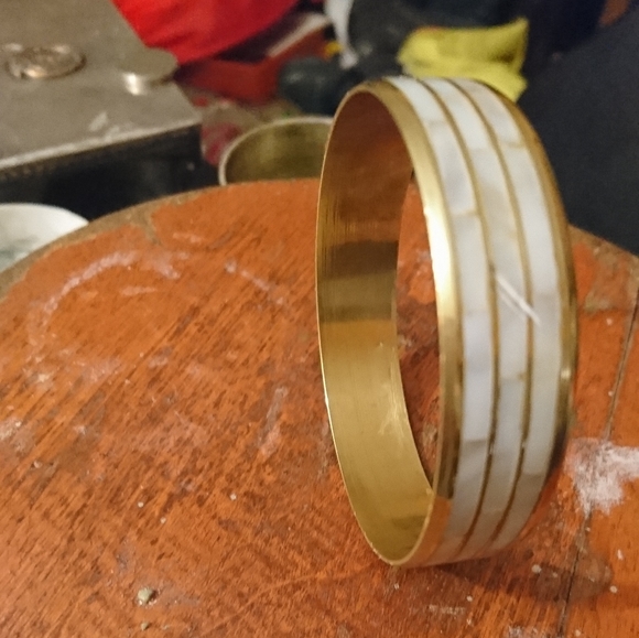 Vintage 14k Gold Bangle with Mother of Peark - Picture 3 of 3